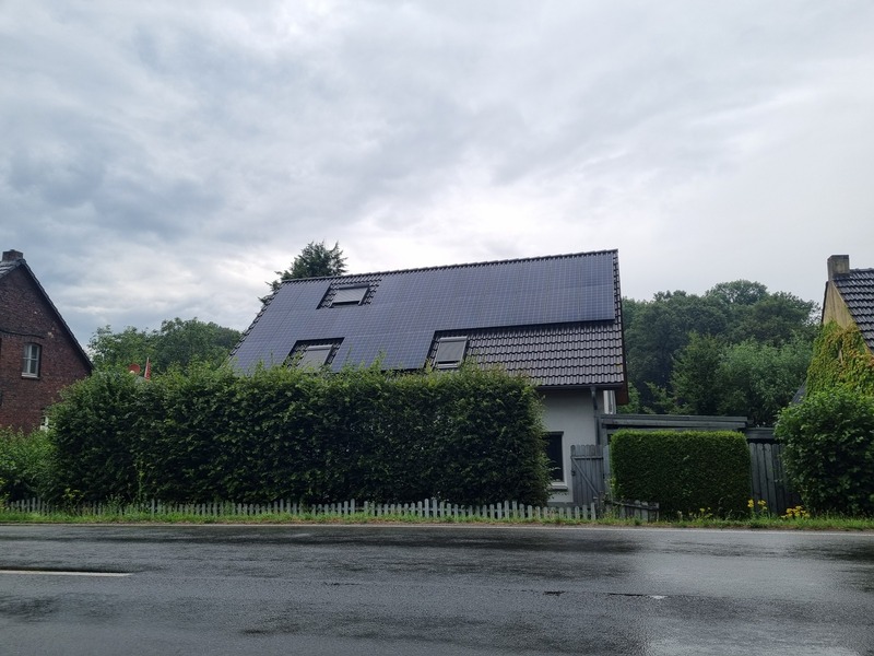 Fertig montierte Photovoltaikanlage von Grotepaß